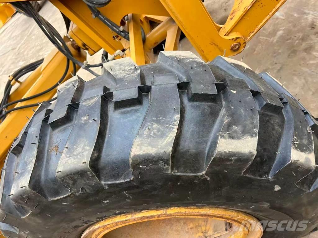 SEM 919 モーターグレーダー