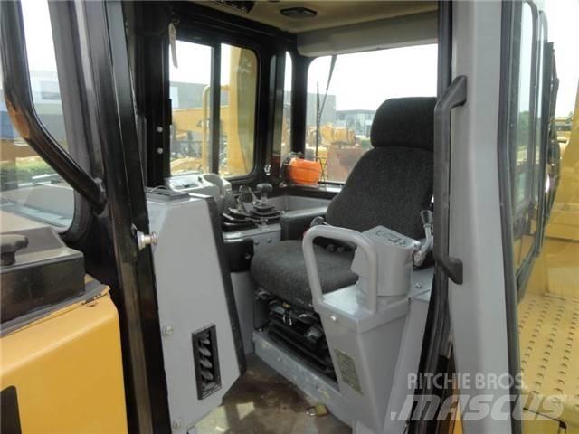 CAT D 8 R ブルドーザー