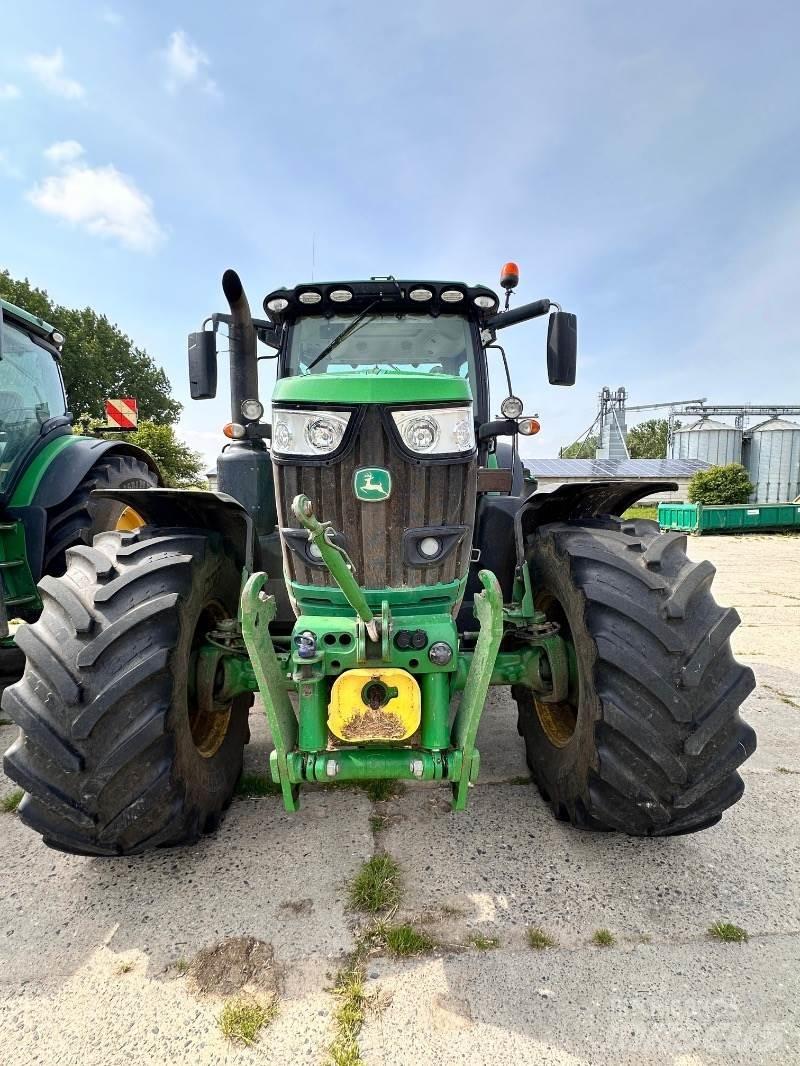 John Deere 6215R トラクター