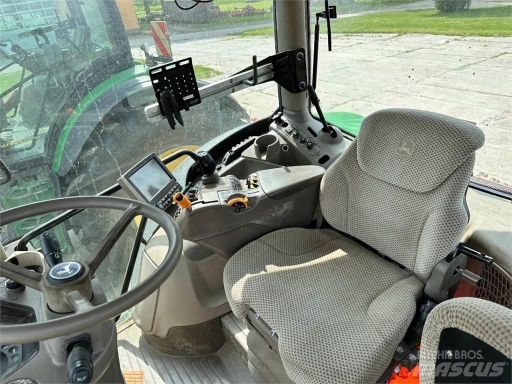 John Deere 6215R トラクター