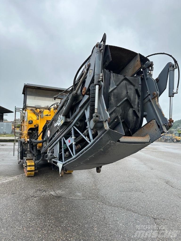 Wirtgen W 1900 アスファルトコールドミリングマシーン