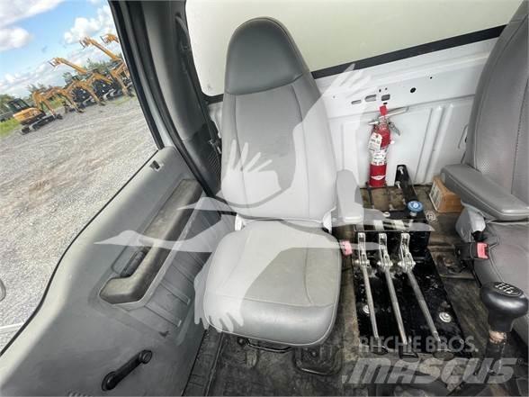 Ford F750 XL 給水車
