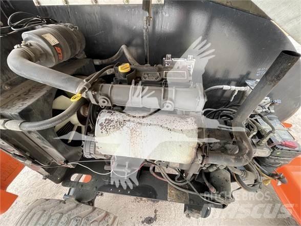 JLG 460SJ ブームリフト　直伸型