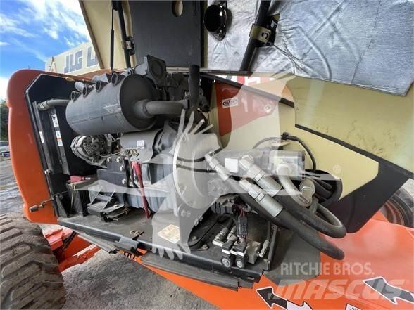 JLG 600AJ ブームリフト　屈伸型