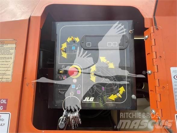 JLG 800S ブームリフト　直伸型