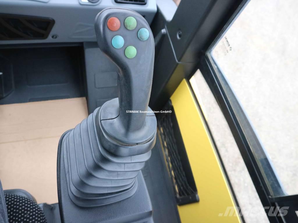 Bomag BW 213 PDH-5 ソイルコンパクター