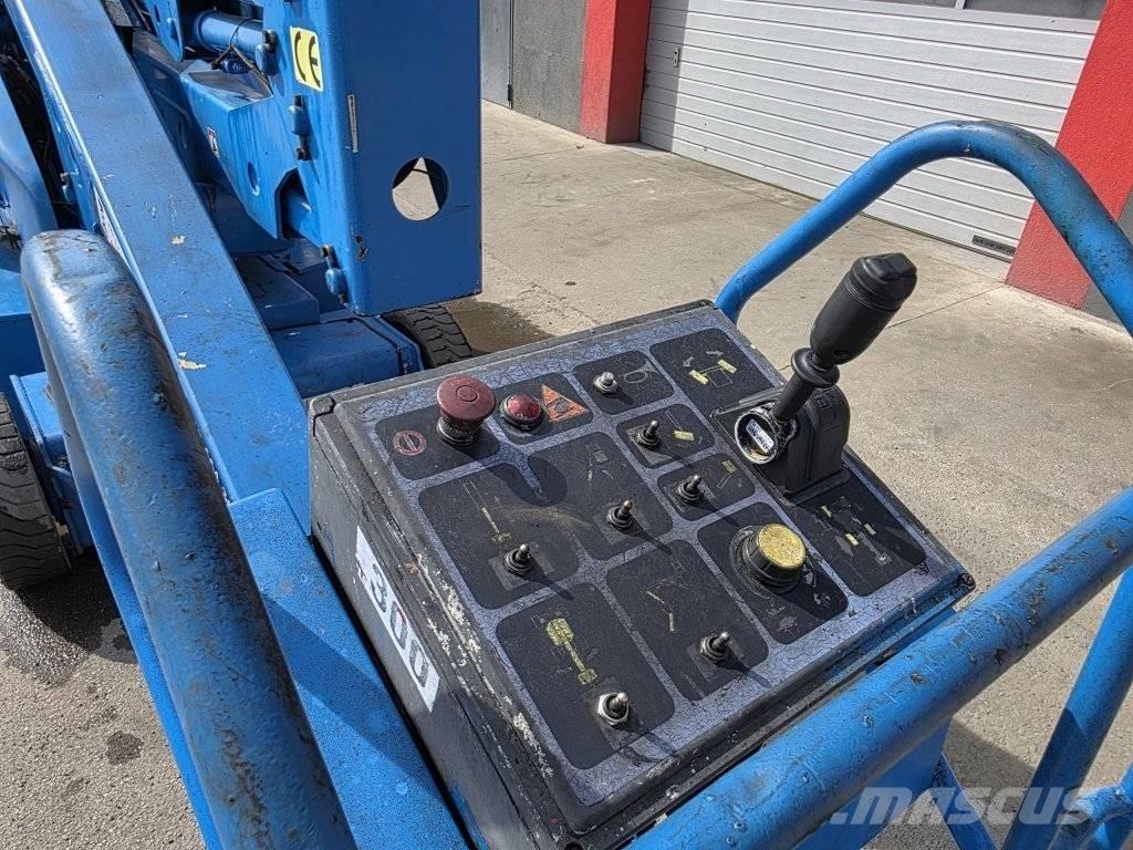 JLG N 40 E ブームリフト　屈伸型