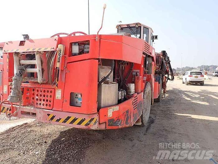 Sandvik DT821 C サーフェイスドリルリグ