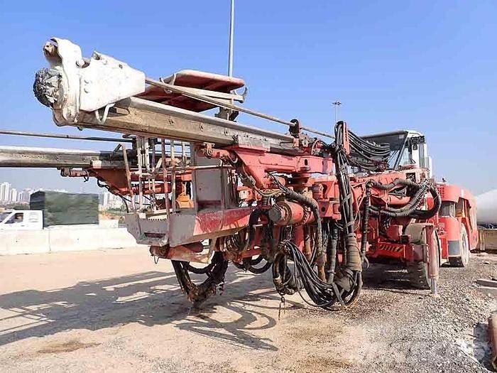 Sandvik DT821 C サーフェイスドリルリグ