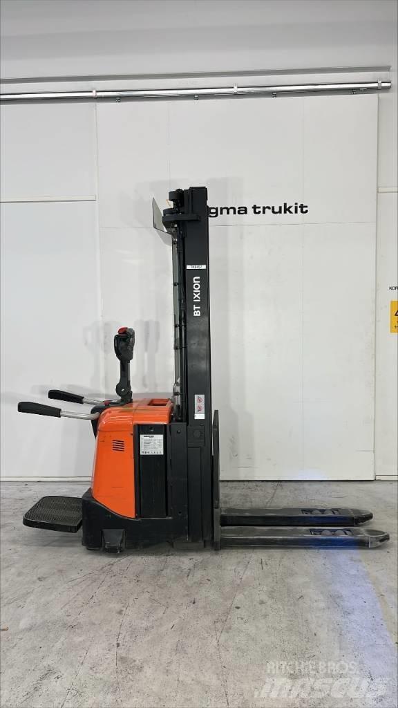 BT SPE 160 L 自走式スタッカー