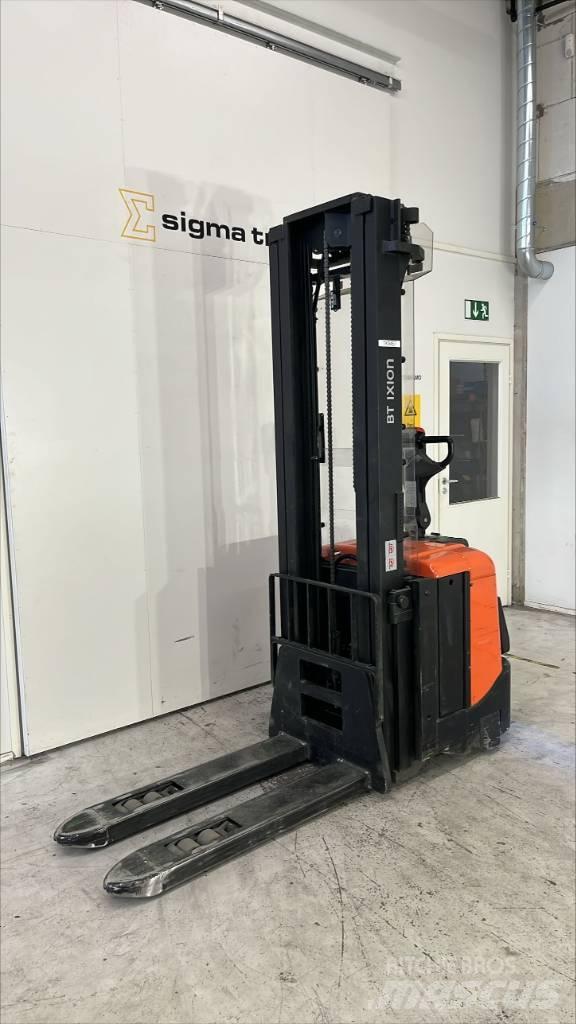 BT SPE 160 L 自走式スタッカー