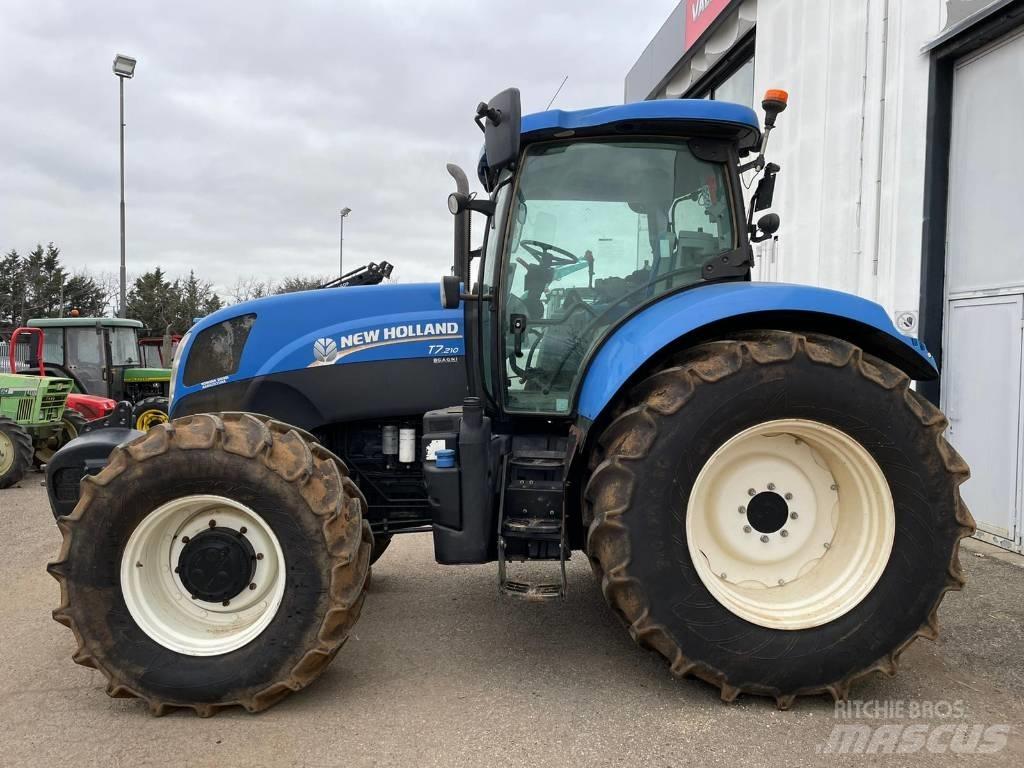 New Holland T 7.210 トラクター