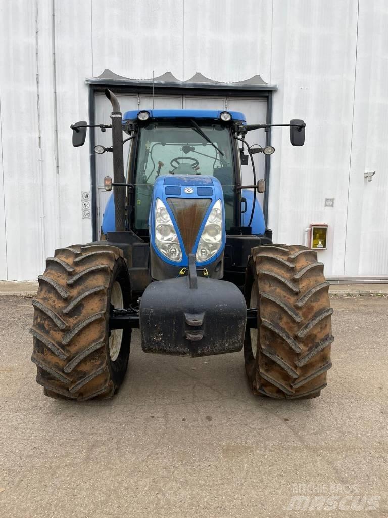 New Holland T 7.210 トラクター