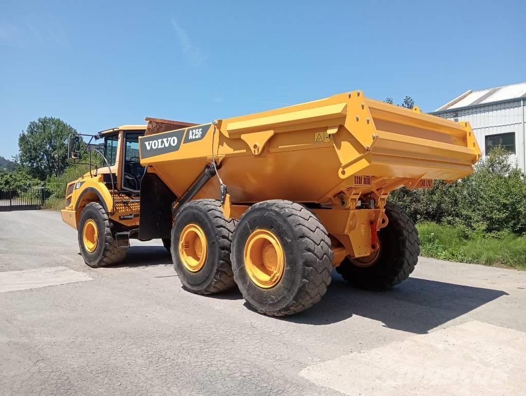 Volvo A 25 F アーティキュレート式ダンプトラック