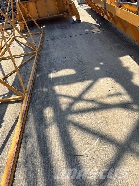 Liebherr 130 EC-B 6 タワークレーン