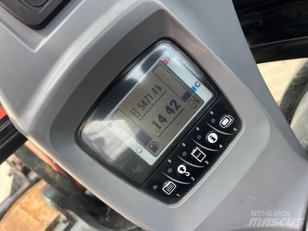 Kubota KX 057-4 ミニ油圧ショベル 7t以下（ミニユンボ・ミニディガー）