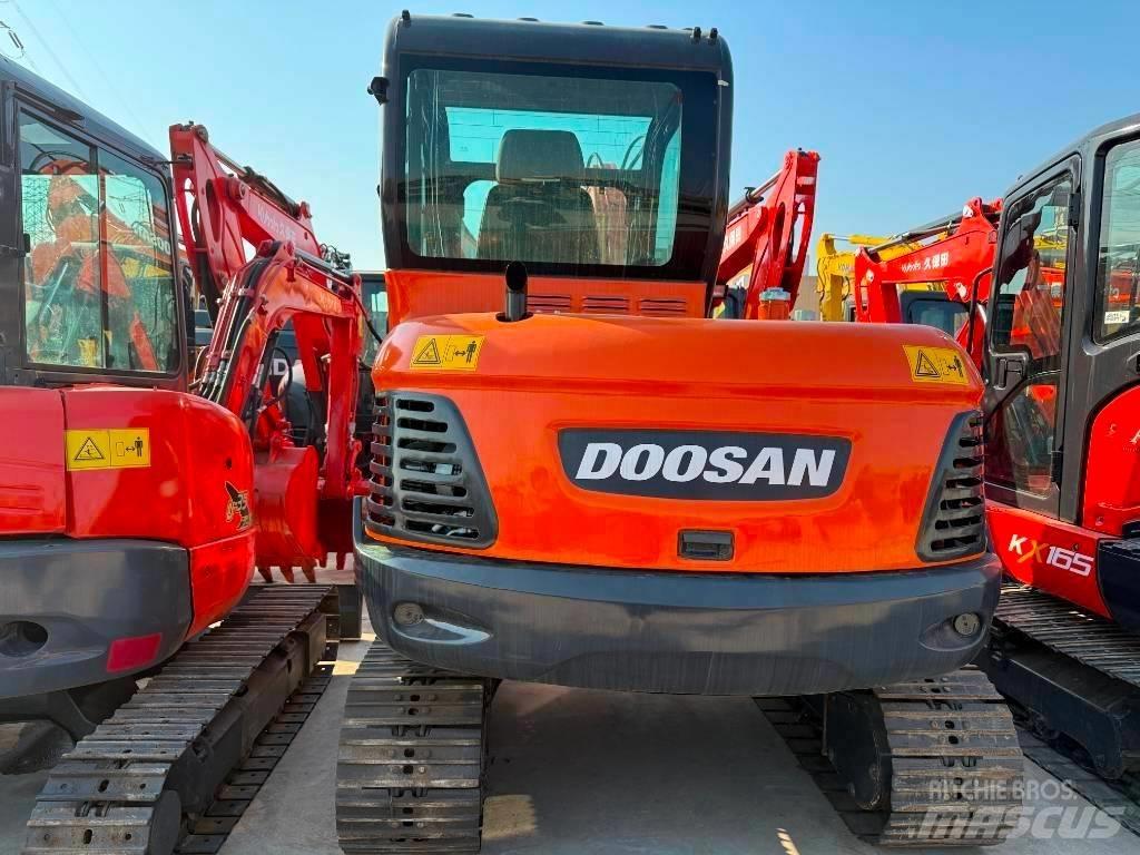Doosan DX 60 ミニ油圧ショベル 7t以下（ミニユンボ・ミニディガー）
