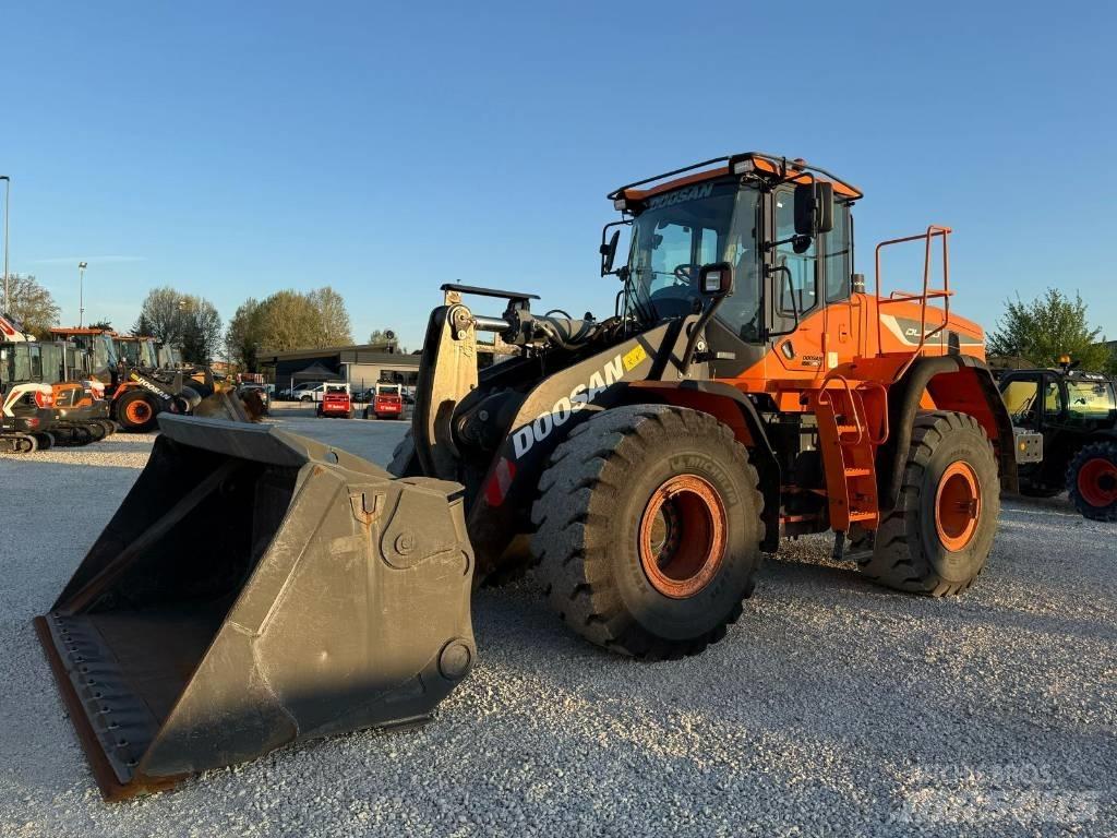 Doosan DL 300-5 ホイールローダー・タイヤショベル