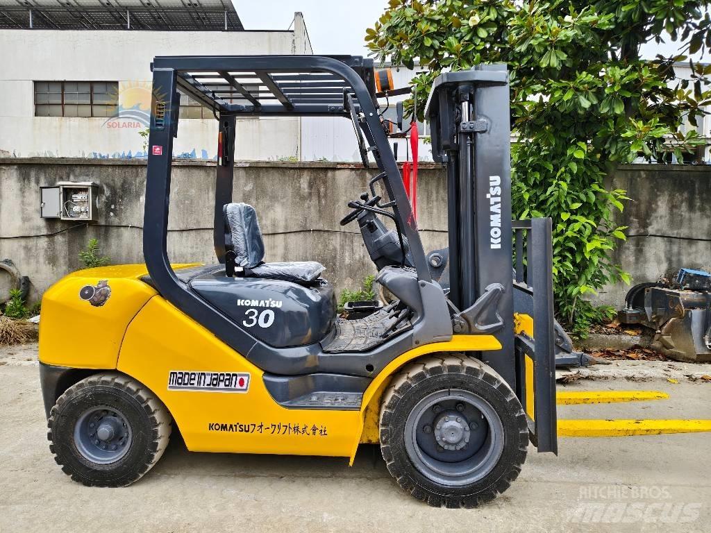 Komatsu FD 30 T-17 ディーゼル・軽油