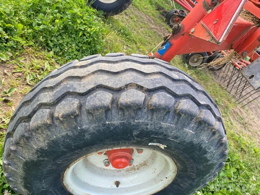 Kuhn GA 7301 ウィンドローア/レーキ