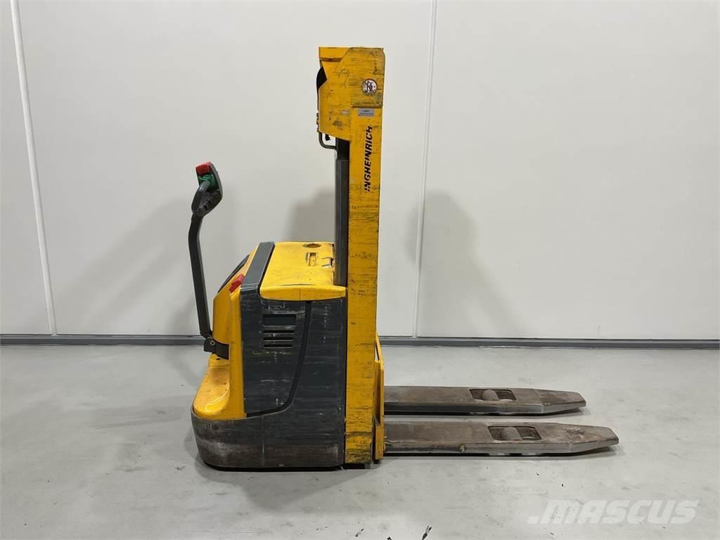 Jungheinrich EJC12 自走式スタッカー