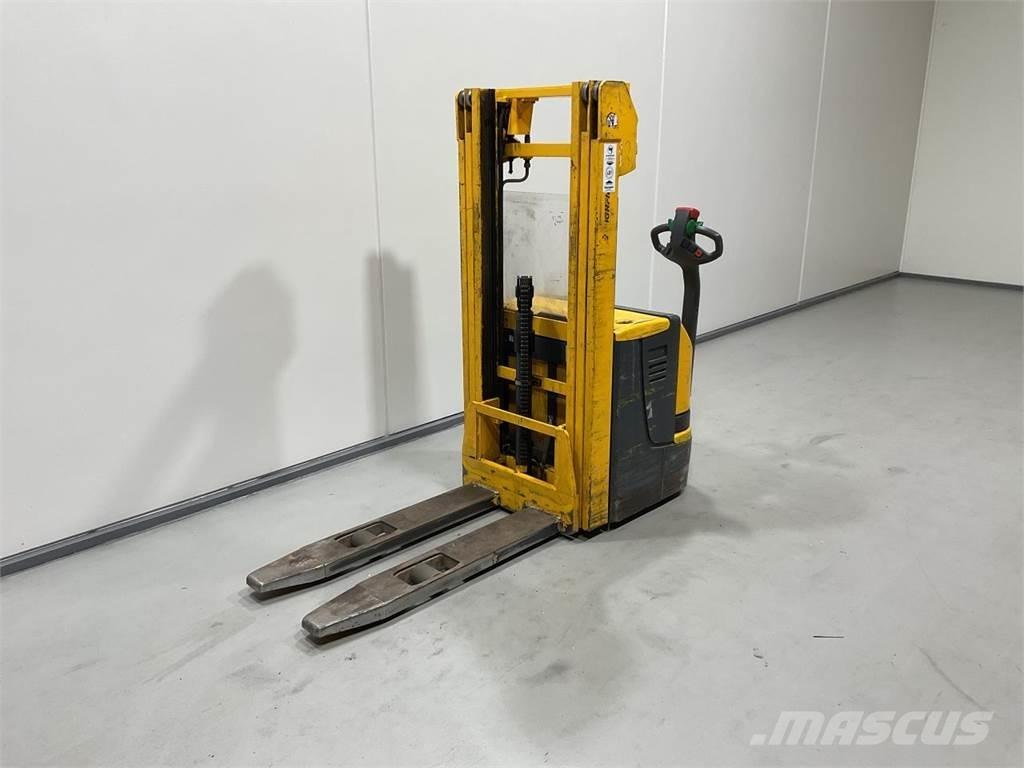 Jungheinrich EJC12 自走式スタッカー