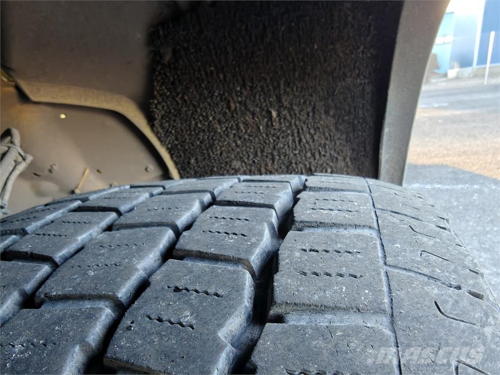 Scania P320 クレーントラック、ユニック車