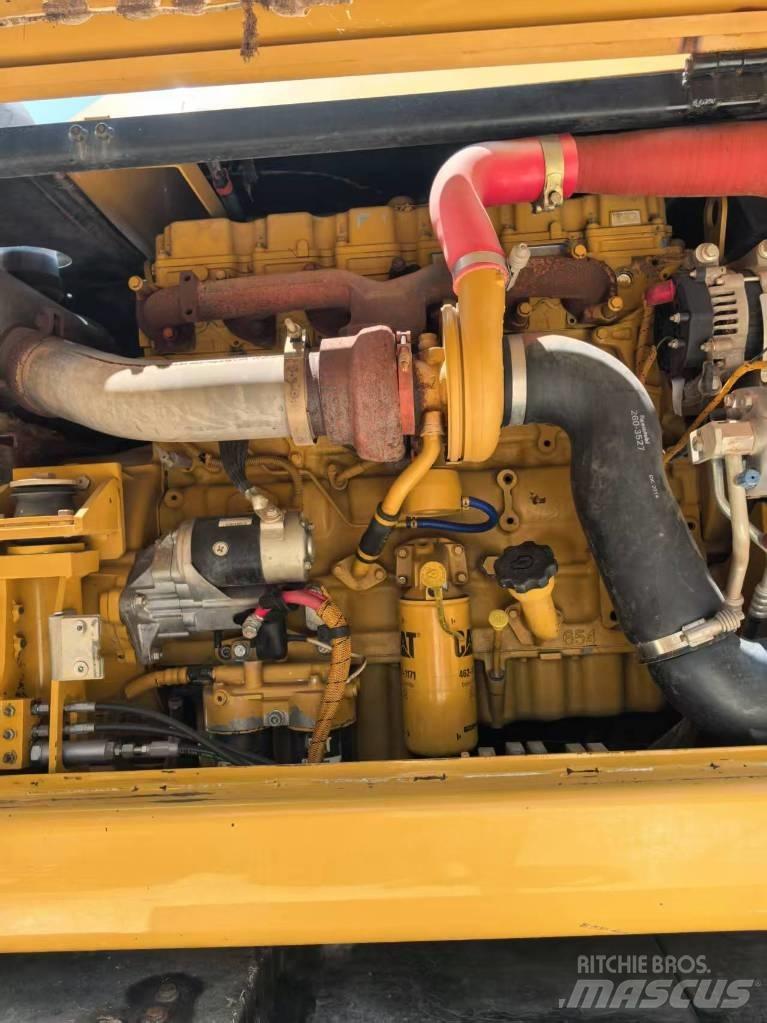 CAT M 320 ホイール式油圧ショベル（パワーショベル・ユンボ・バックホー）