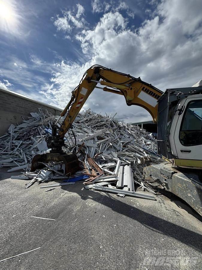 Liebherr A316 Li 特殊油圧ショベル