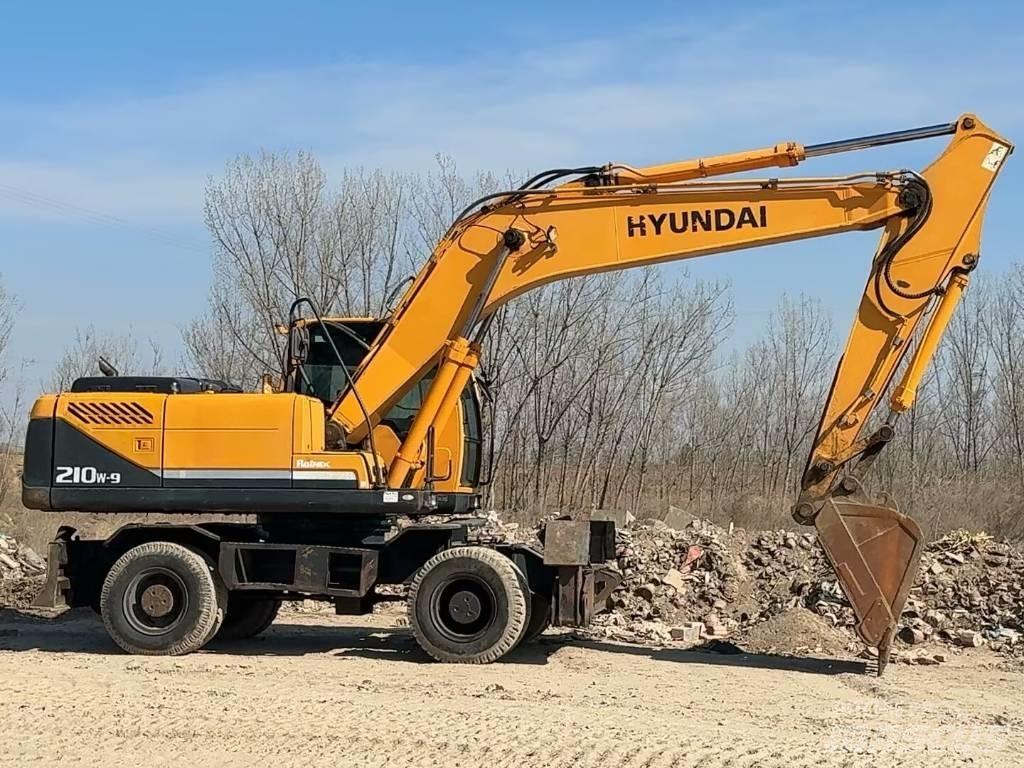 Hyundai R210W-9 ホイール式油圧ショベル（パワーショベル・ユンボ・バックホー）
