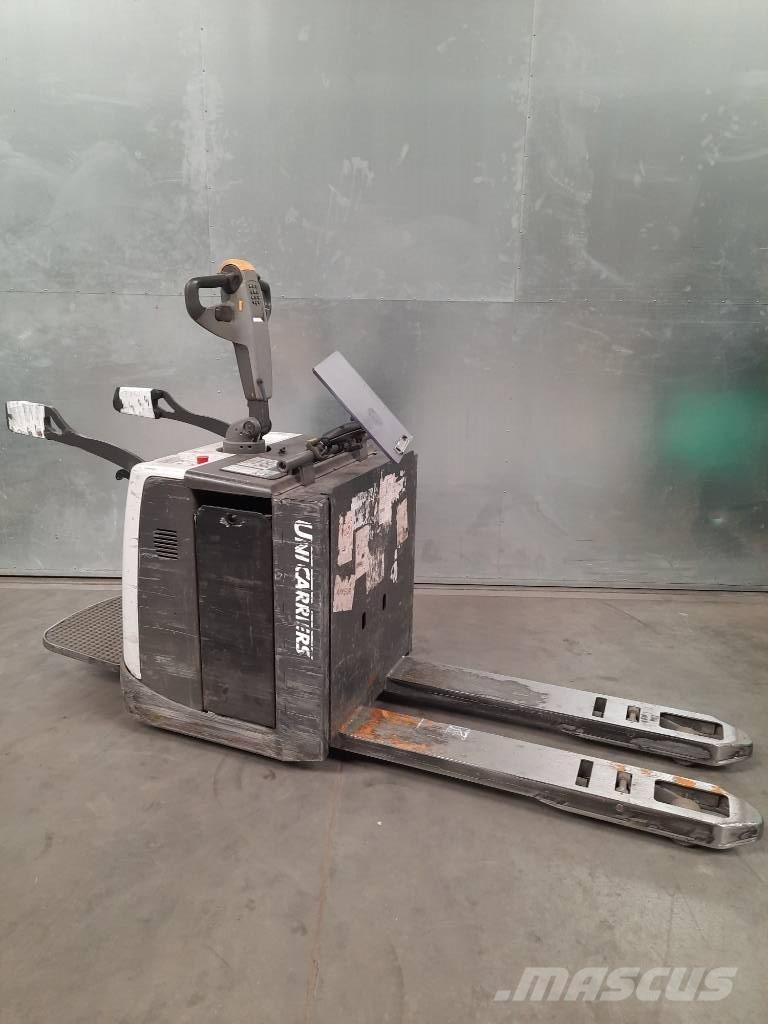UniCarriers 200PMR ローリフトとプラットフォーム