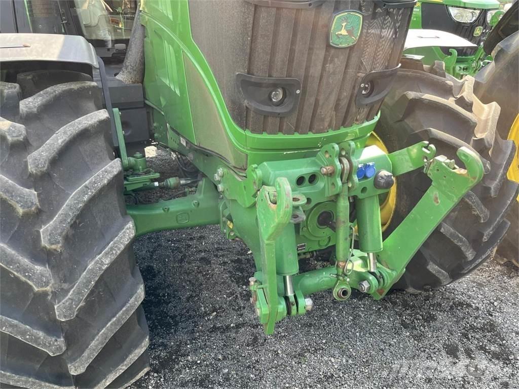 John Deere 6210R トラクター