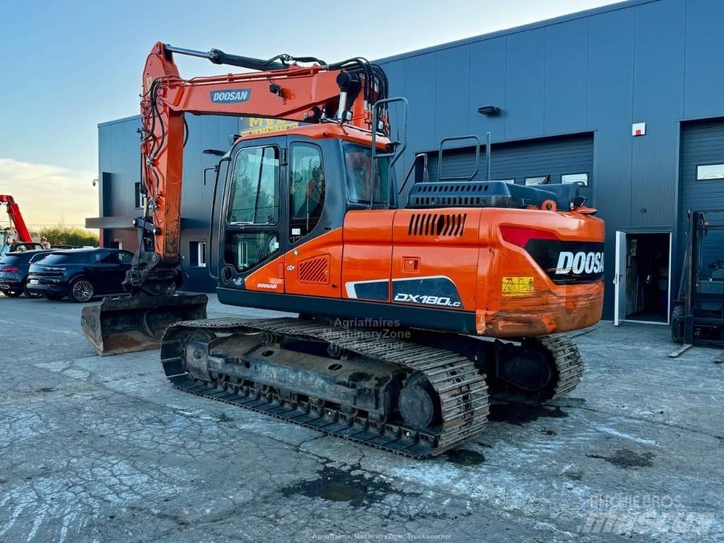 Doosan DX 180 LC 大型油圧ショベル12t以上（パワーショベル・ユンボ）