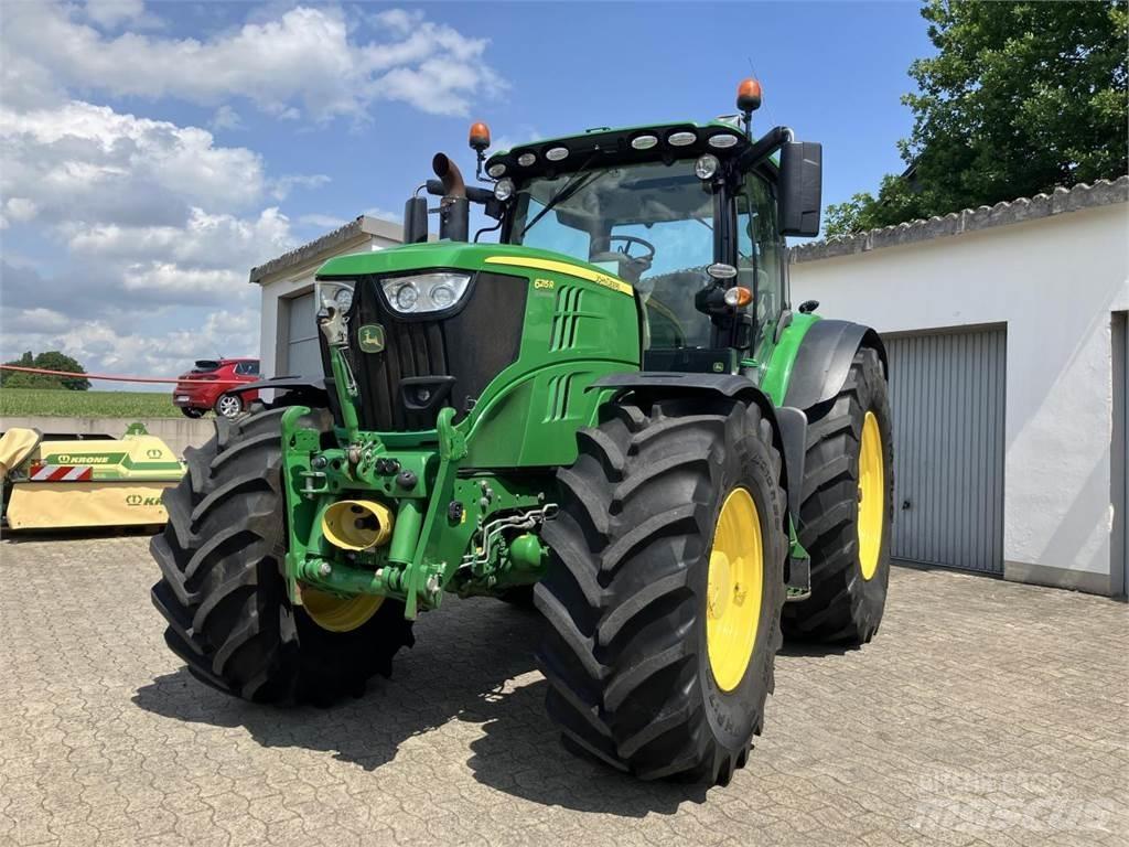 John Deere 6215R トラクター