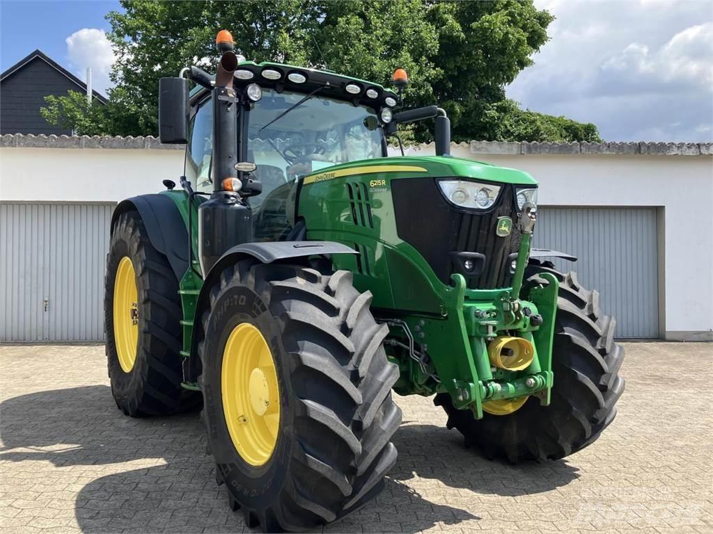 John Deere 6215R トラクター