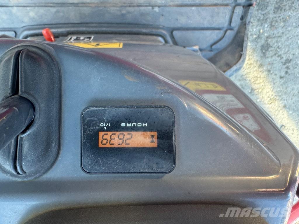 Yanmar SV08 (1E826) ミニ油圧ショベル 7t以下（ミニユンボ・ミニディガー）