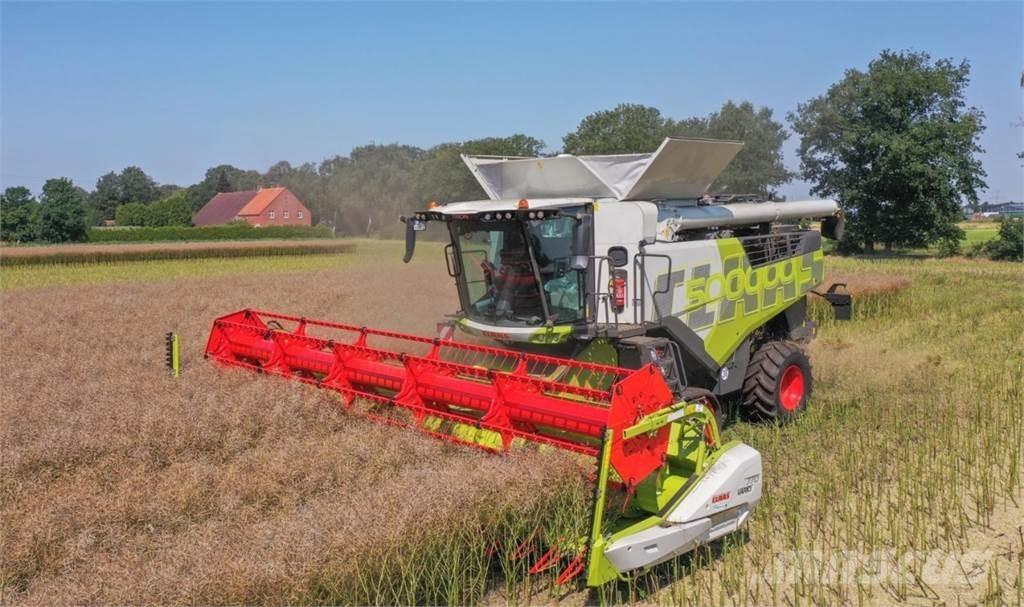 CLAAS Trion 730 TT コンバイン