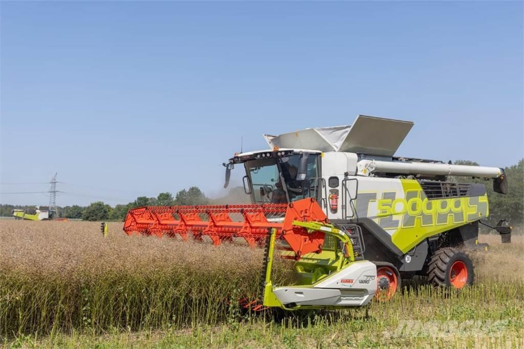 CLAAS Trion 730 TT コンバイン
