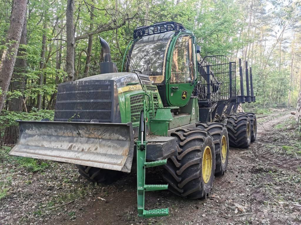 John Deere 1110G フォワーダー