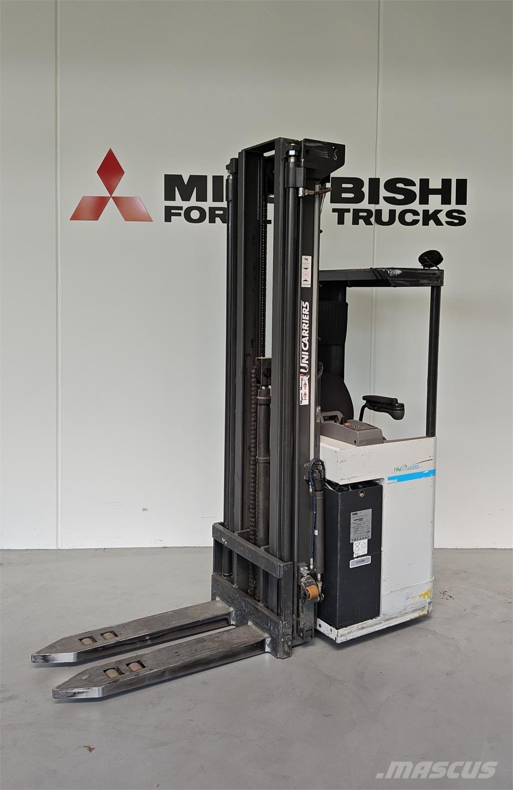 Atlet XSN160 自走式スタッカー