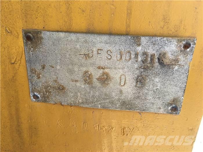 CAT 320 B 大型油圧ショベル12t以上（パワーショベル・ユンボ）