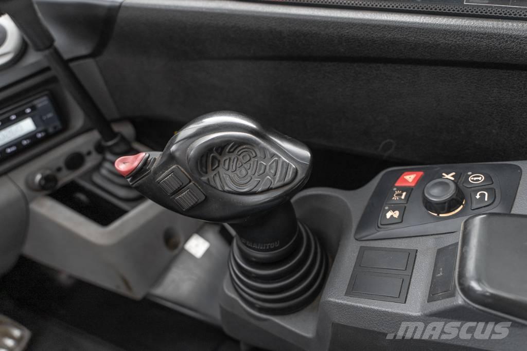 Manitou MLT 630 テレスコーピックハンドラー