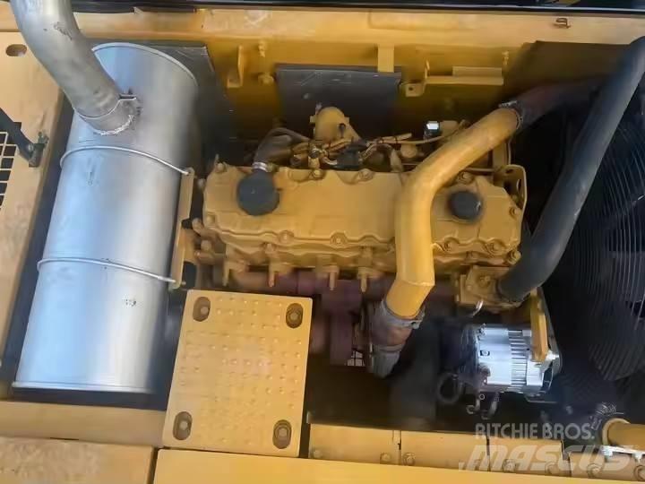 CAT CAT325D 中型油圧ショベル 7ｔ-12ｔ（ユンボ・パワーショベル・バックホー）