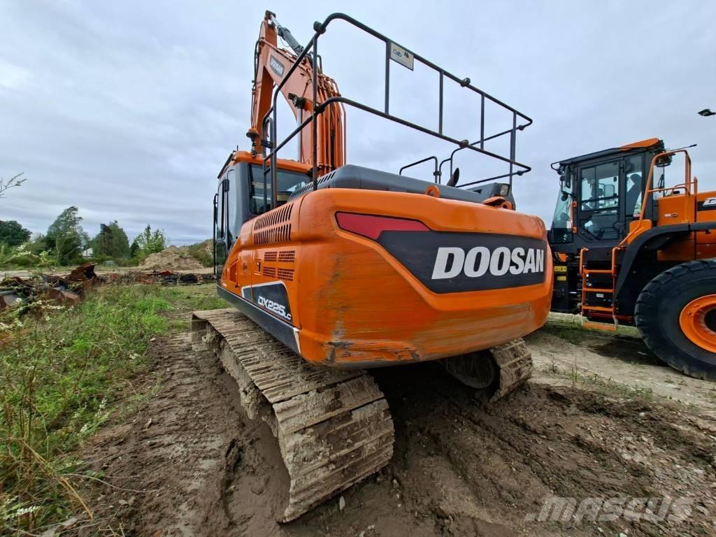 Doosan DX 225 LC-5 大型油圧ショベル12t以上（パワーショベル・ユンボ）