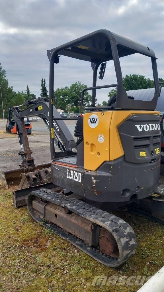 Volvo ECR 25 D ミニ油圧ショベル 7t以下（ミニユンボ・ミニディガー）