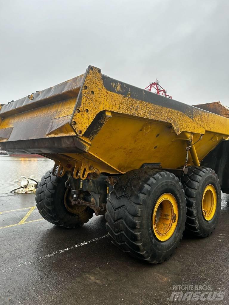 Komatsu HM 300-3 アーティキュレート式ダンプトラック