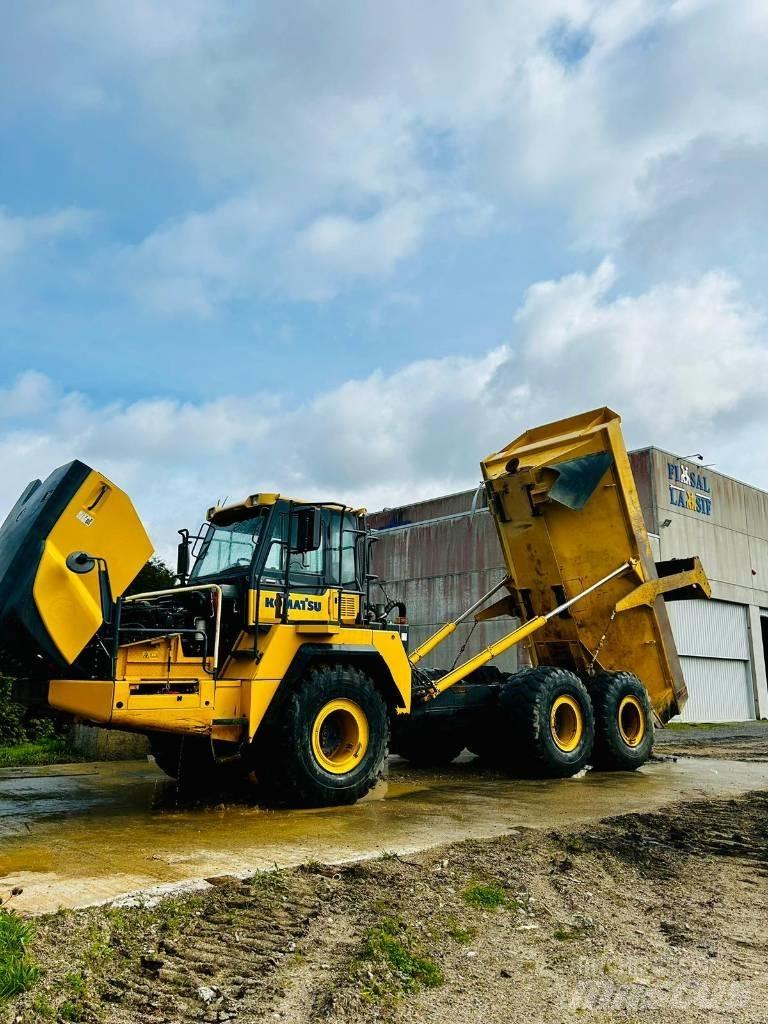 Komatsu HM 300-3 アーティキュレート式ダンプトラック