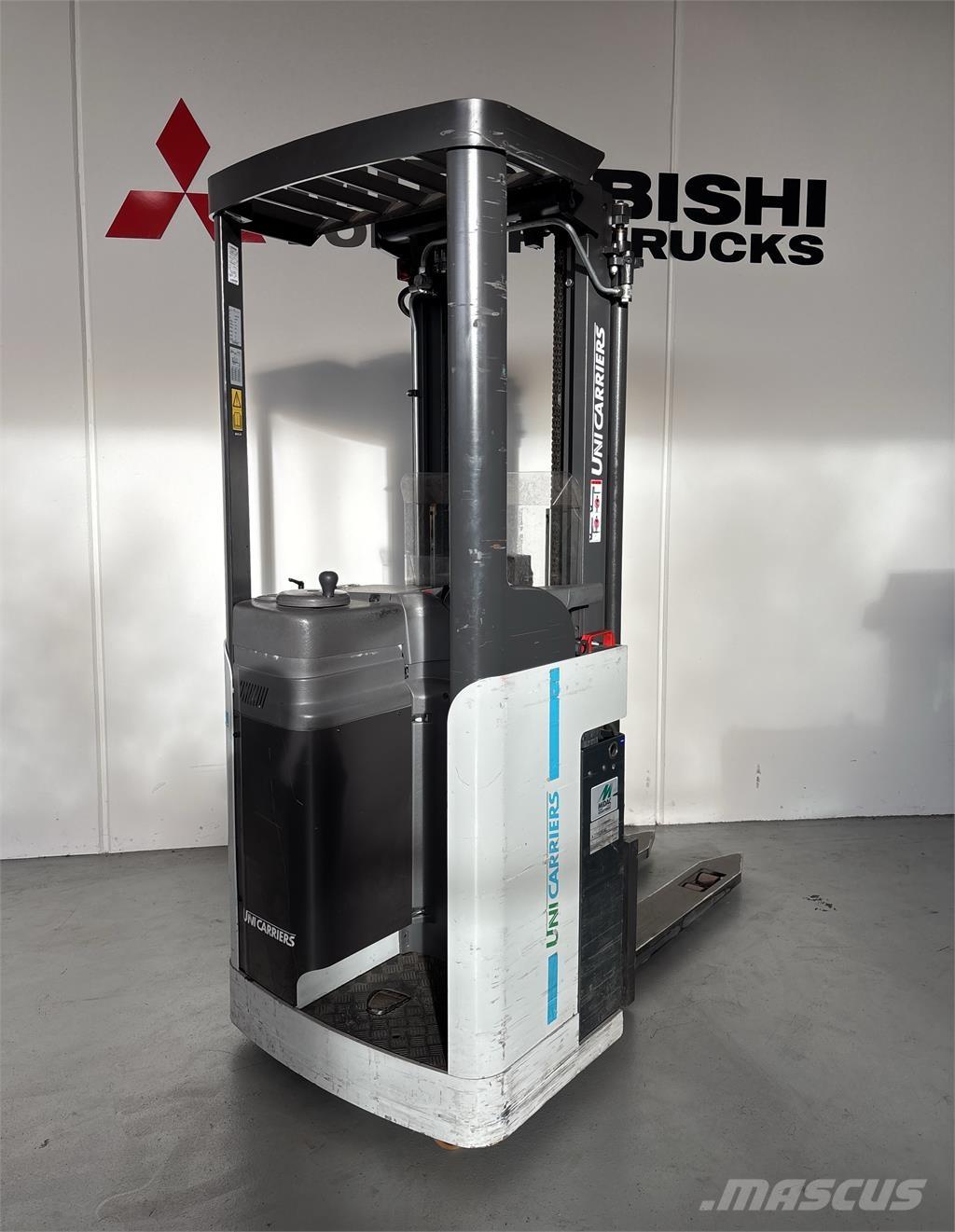 Atlet A160 自走式スタッカー