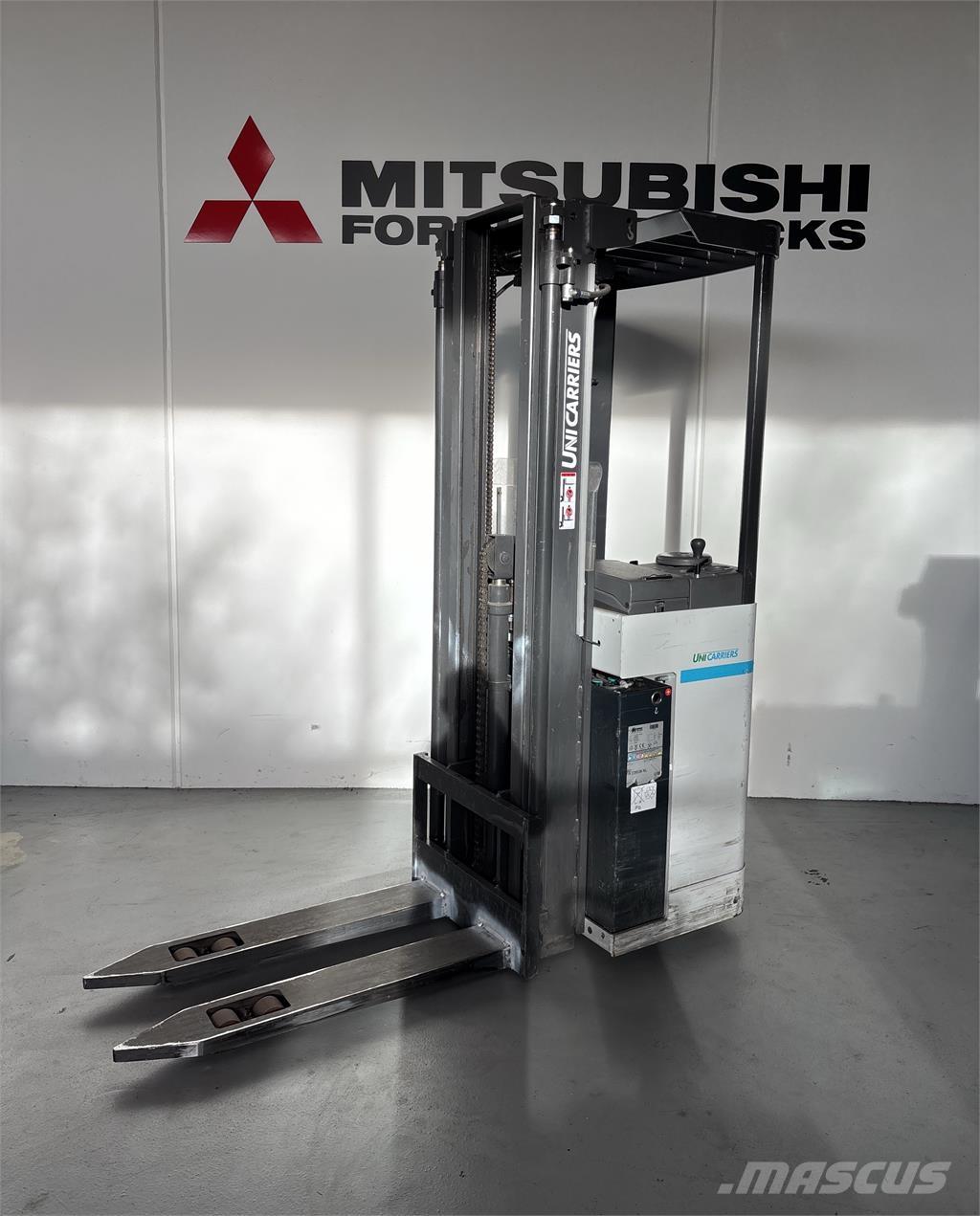 Atlet A160 自走式スタッカー