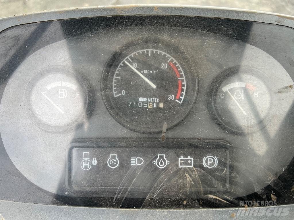 Hitachi EG 40 R キャリアダンプ